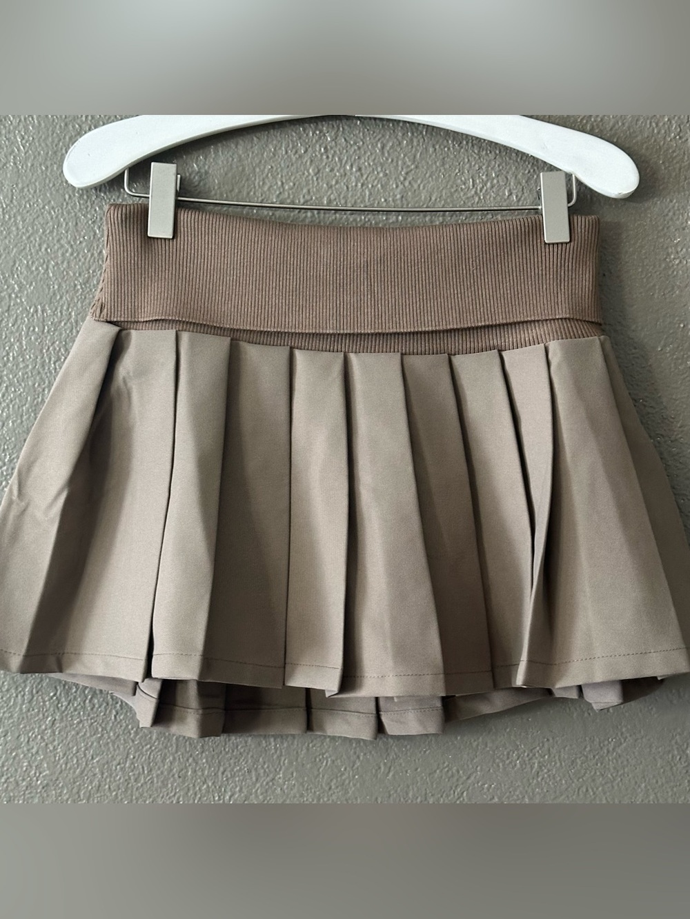 Princess Polly Taupe Pleated Mini Skirt NWT Size 0
